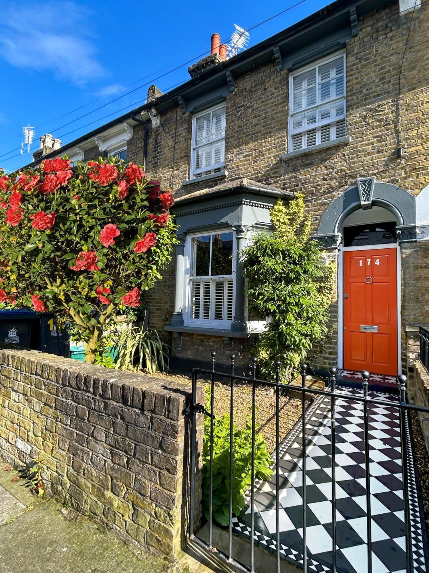 The Crown Loft Ensuite Luxury Accomodation Kingston upon Thames  Dış mekan fotoğraf